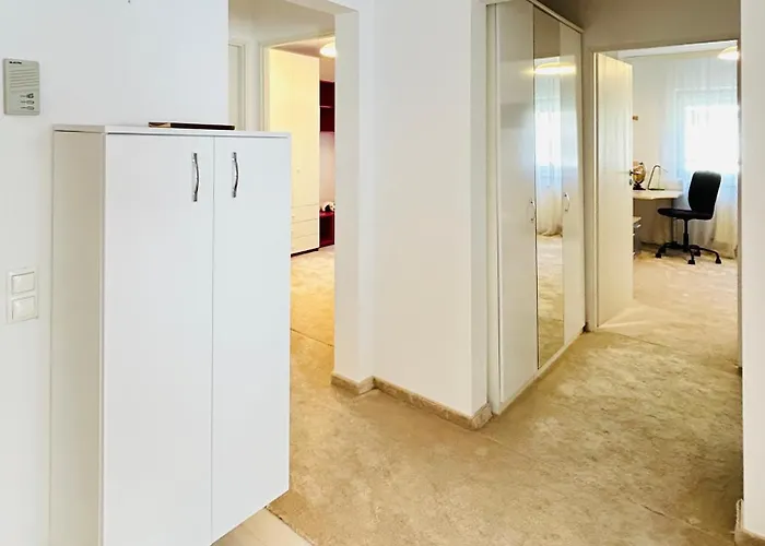 Chic Escape Forest Apartment *