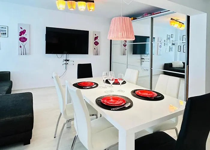 Chic Escape Forest Apartment *